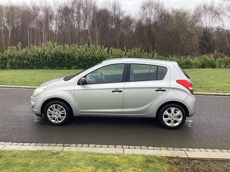 Used Hyundai i20 Classic 78 HP (57 kW) 2009 Silver Hatchback