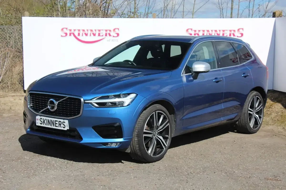 Usado Volvo XC60 R-Design Pro 190 HP (139 kW) 2018 Azul SUV