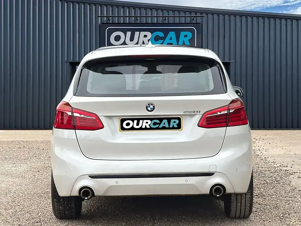 Used BMW 220 Sport Line 192 HP (141 kW) 2018 White Hatchback