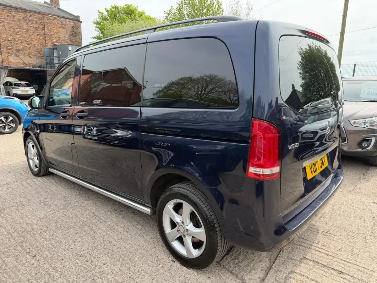 Usado Mercedes Vito 187 HP (137 kW) 2017 Azul Van