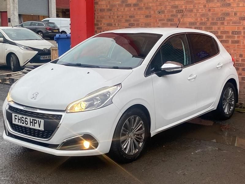 Used Peugeot 208 Allure 2017 White Hatchback