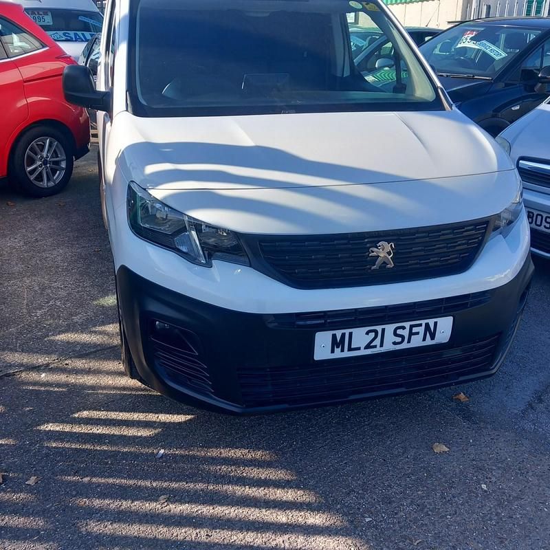 White Used 2021 Peugeot Partner Van | £8,995 (Fair price) - Image 1/4