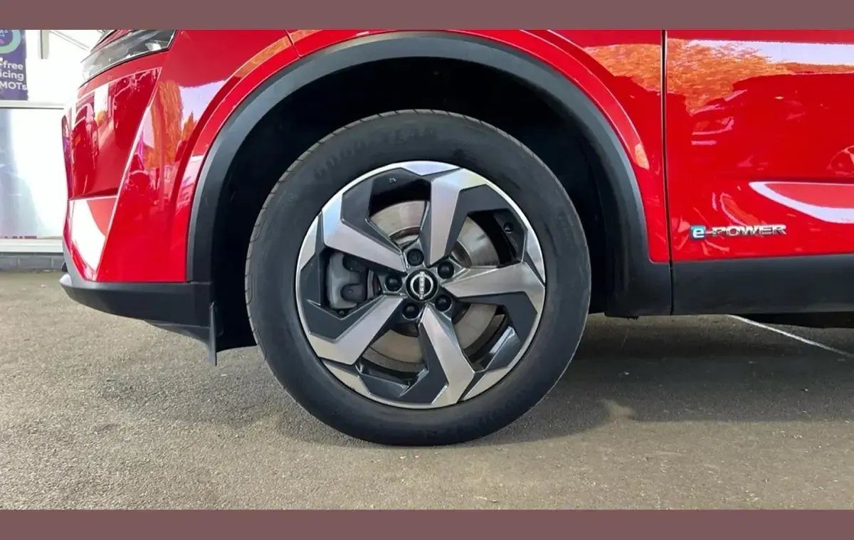 Used Nissan Qashqai N-Connecta 187 HP (137 kW) 2023 Red SUV