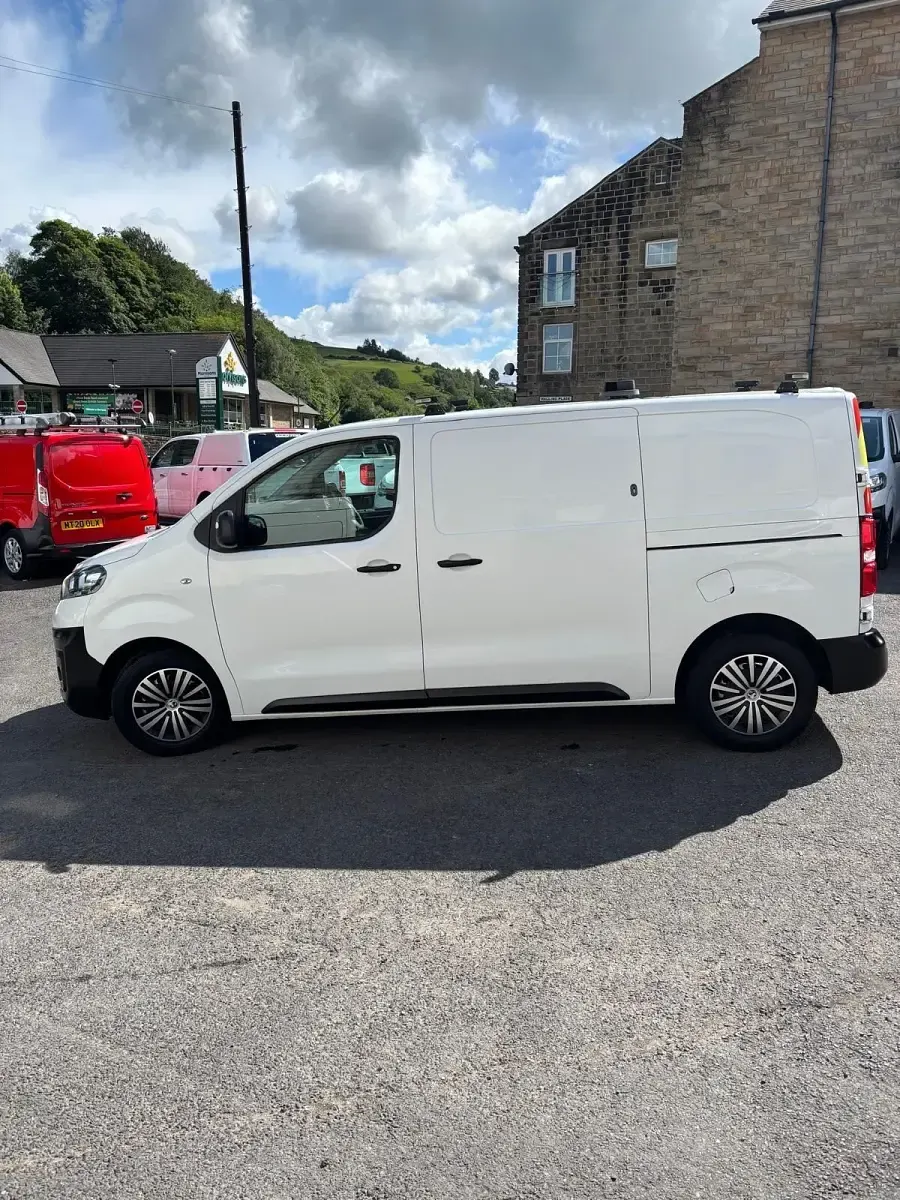 Used Vauxhall Vivaro Edition 100 HP (73 kW) 2019 White MPV