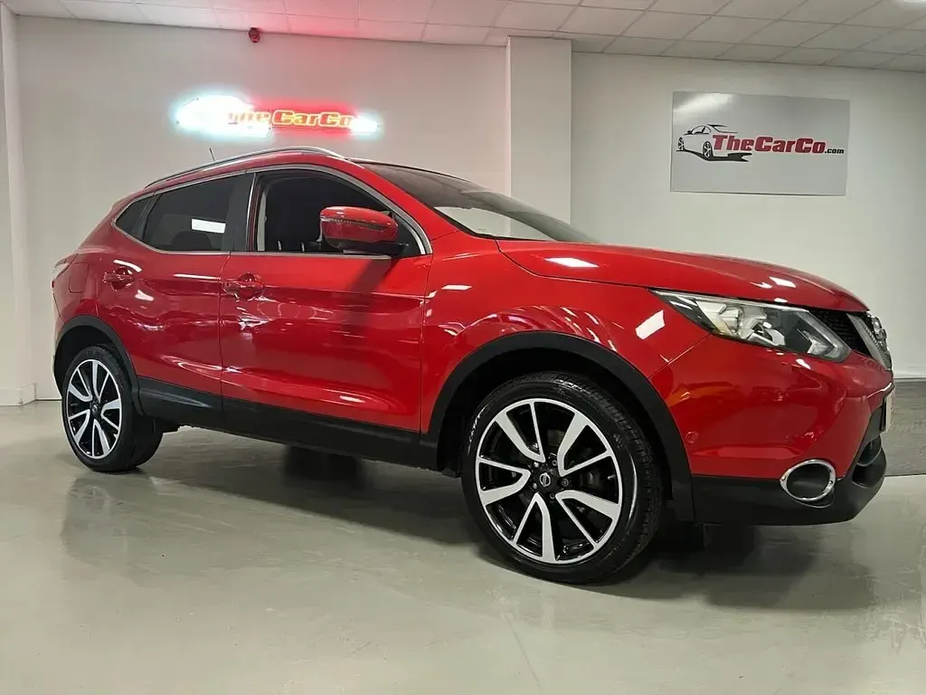 Used Nissan Qashqai S 110 HP (80 kW) 2015 Red SUV