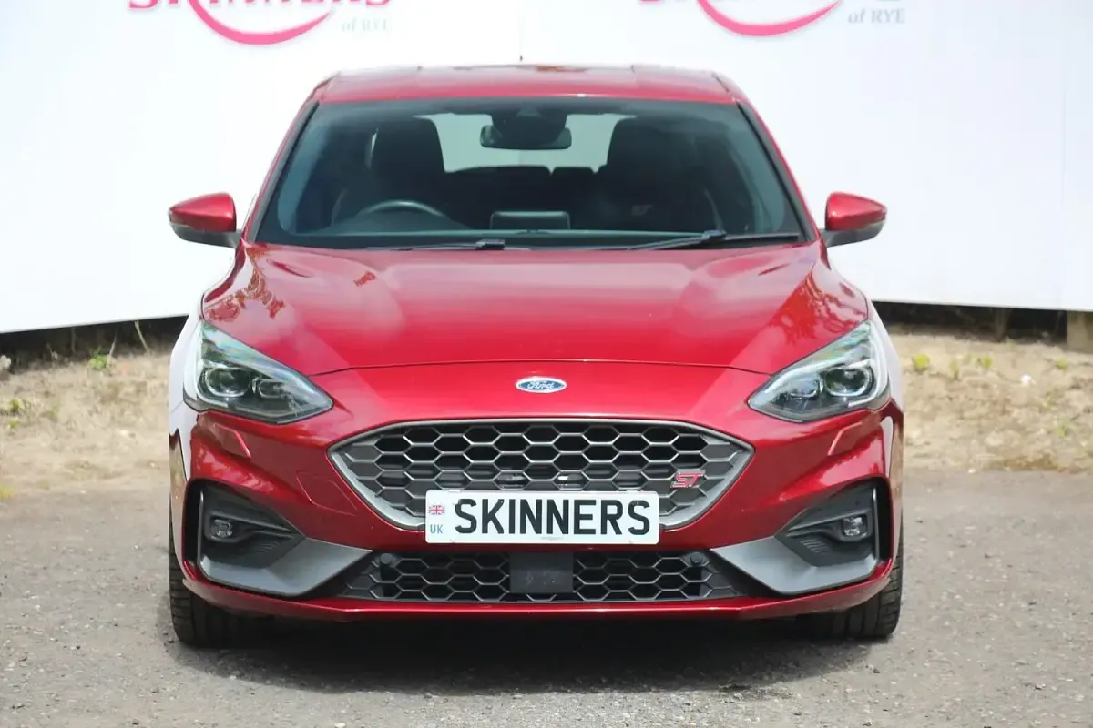 Used Ford Focus ST 280 HP (205 kW) 2019 Red Hatchback