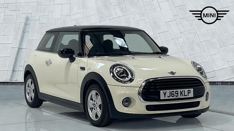 White Used 2019 Mini Cooper Classic Hatchback | £15,482 (Good price) - Image 1/4