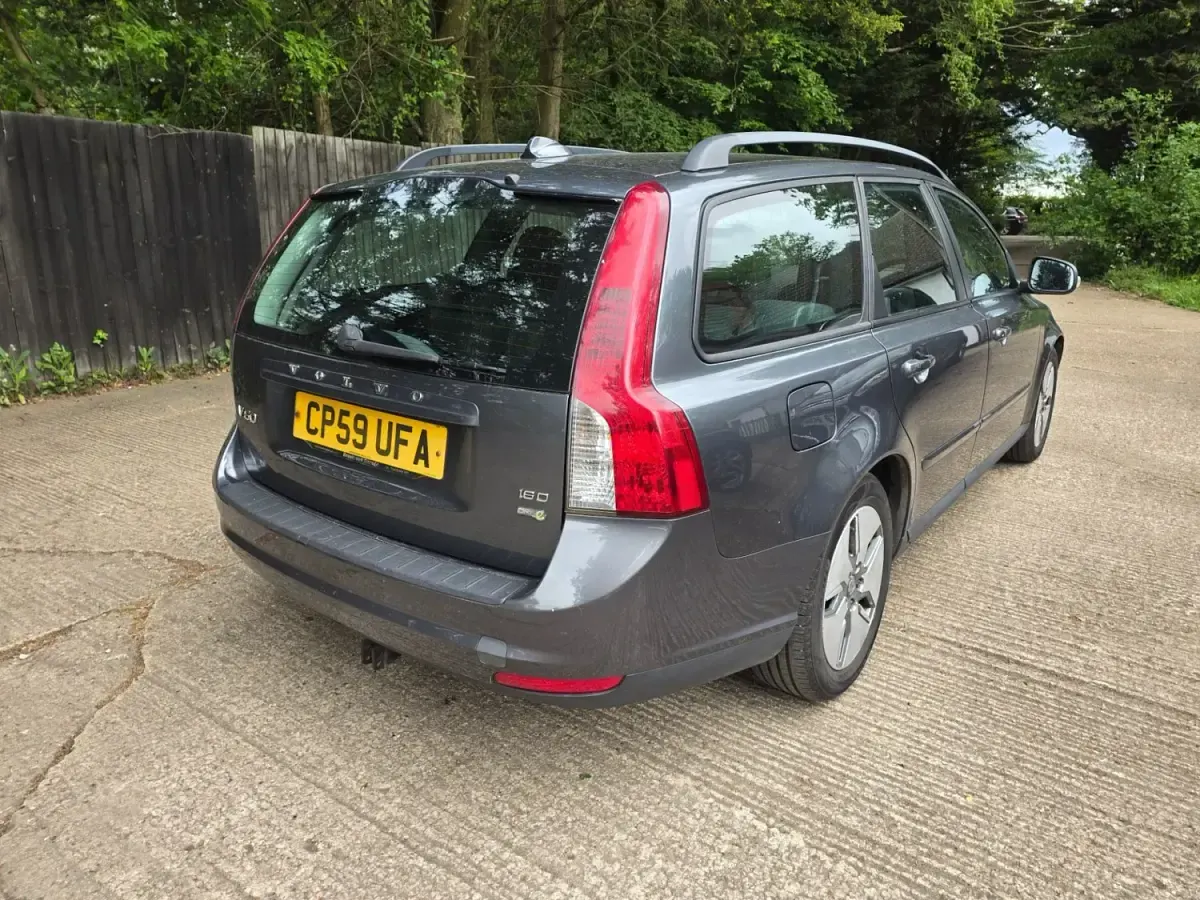 Używany Volvo V50 2010 Szary Kombi