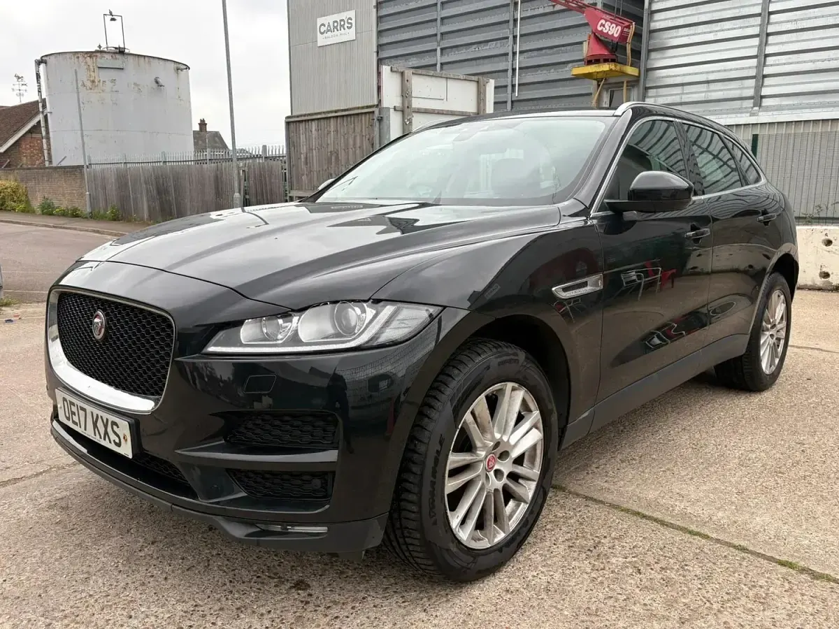 Used Jaguar F-Pace Portfolio 180 HP (132 kW) 2017 Black SUV