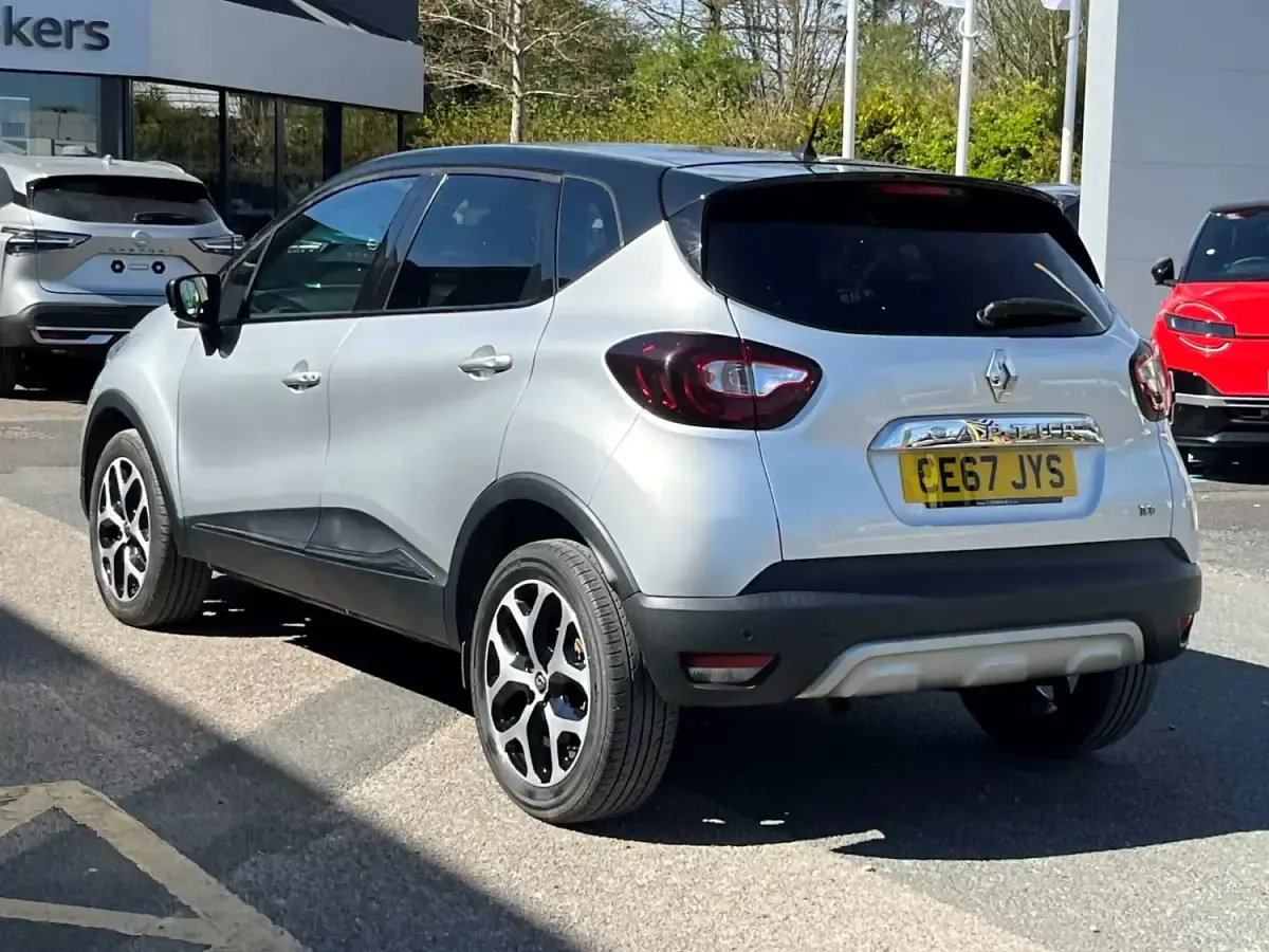 Usado Renault Captur Signature 90 CV (66 kW) 2017 Negro SUV
