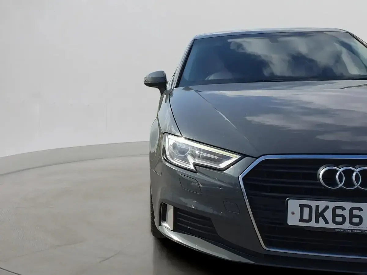 Begagnad Audi A3 Sport 110 HK (80 kW) 2016 Grå Halvkombi