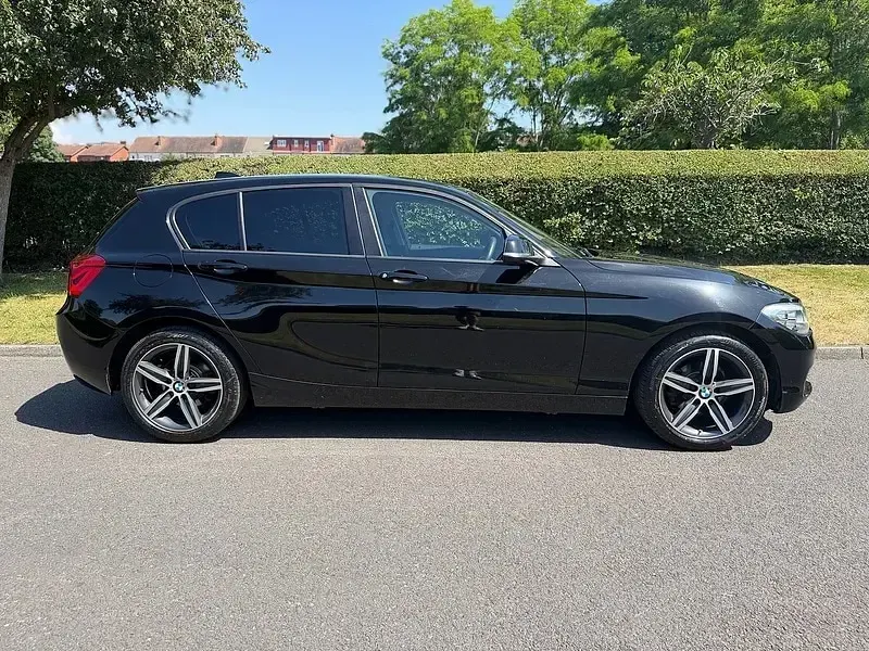 Usado BMW 118 Sport Line 2019 Negro Utilitario