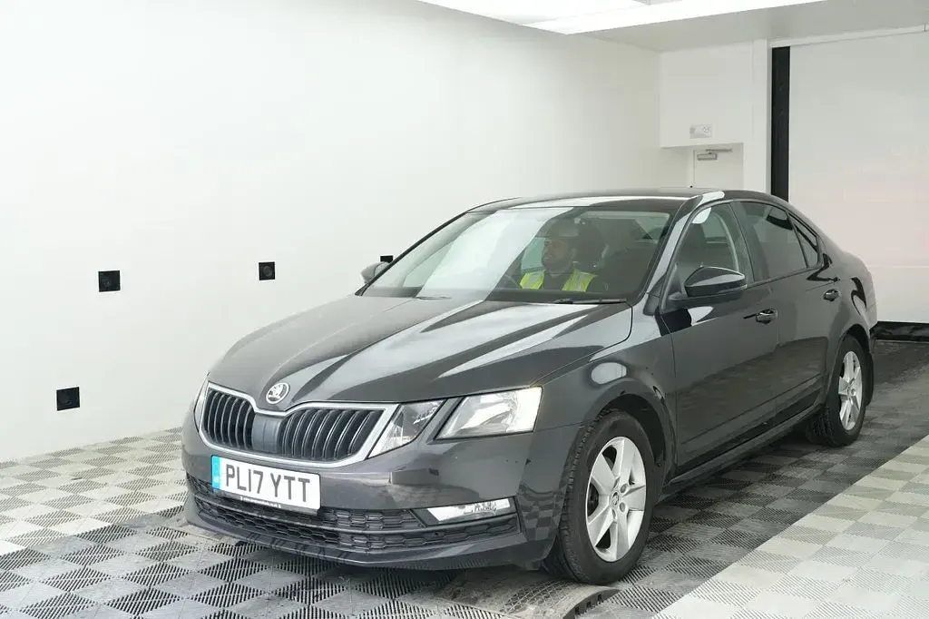 Used Skoda Octavia SE 115 HP (84 kW) 2017 Black Hatchback