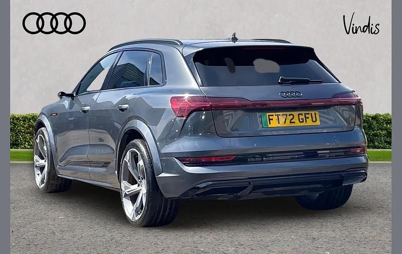 Usado Audi e-tron Advanced 369 kW (503 CV) 2023 Gris SUV