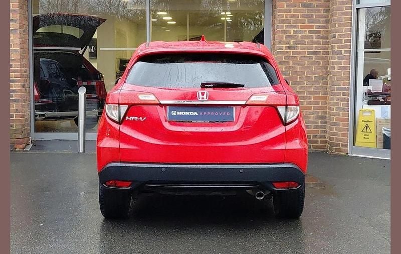 Used Honda HR-V SE 130 HP (95 kW) 2019 Rallye red SUV