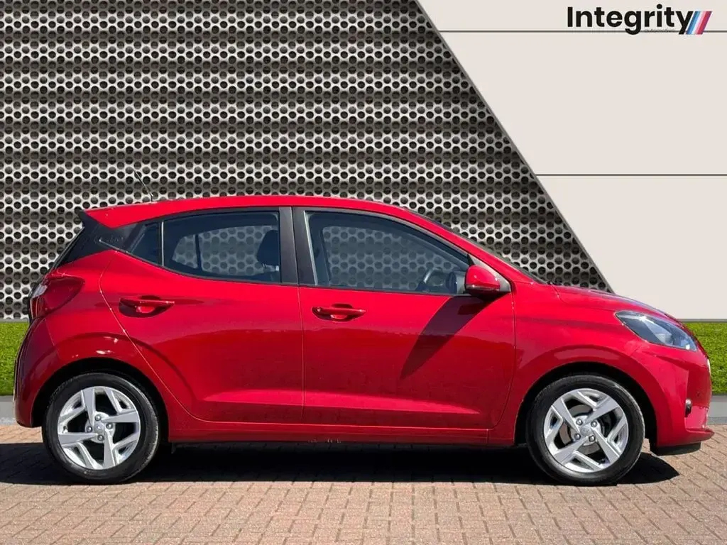 Used Hyundai i10 SE 84 HP (61 kW) 2022 Red Hatchback