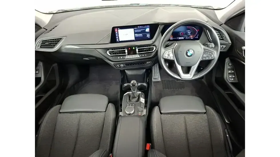 Used BMW 118 Sport Line 136 HP (100 kW) 2022 White Hatchback