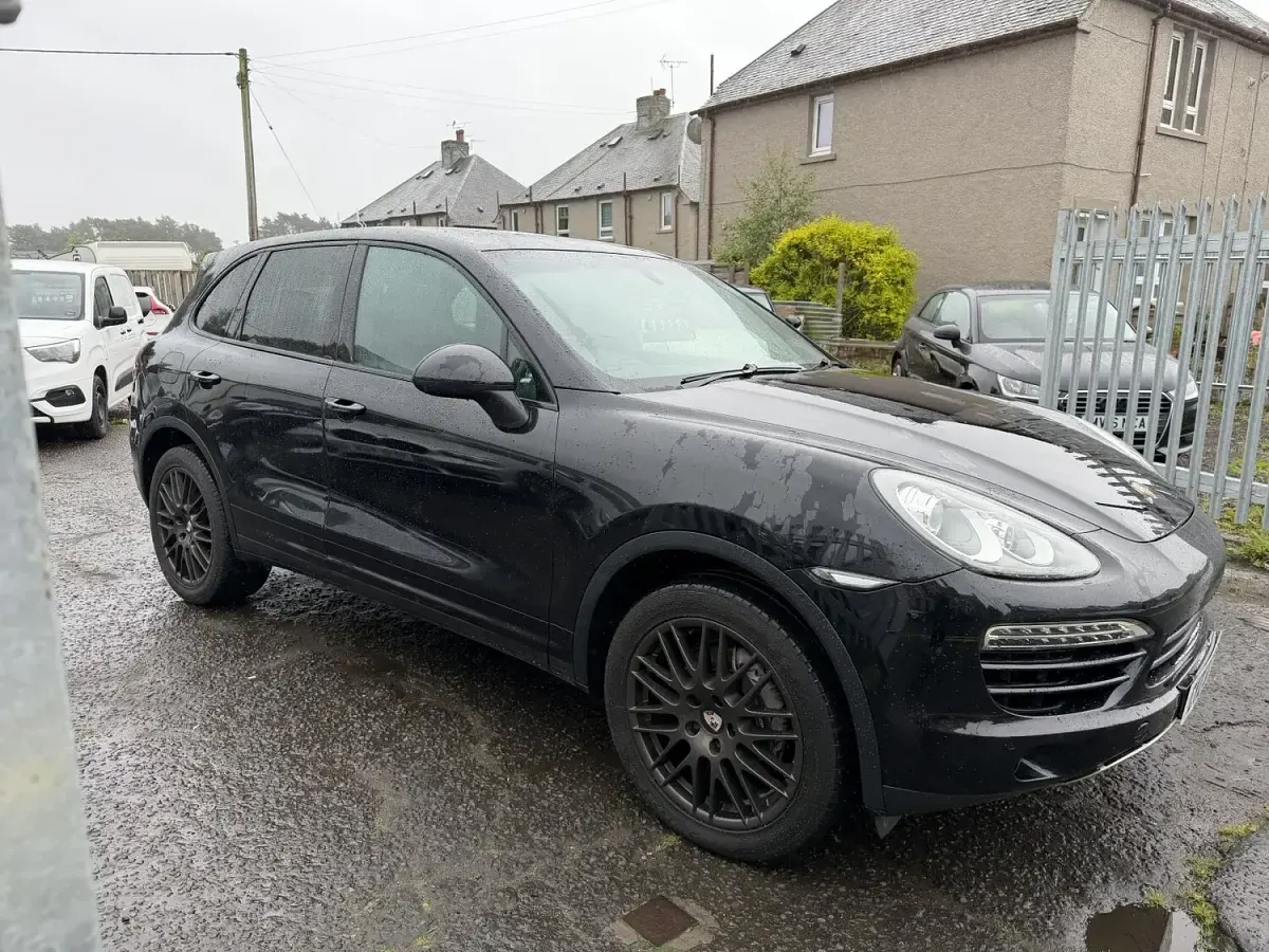 Used Porsche Cayenne 245 HP (180 kW) 2011 Black SUV
