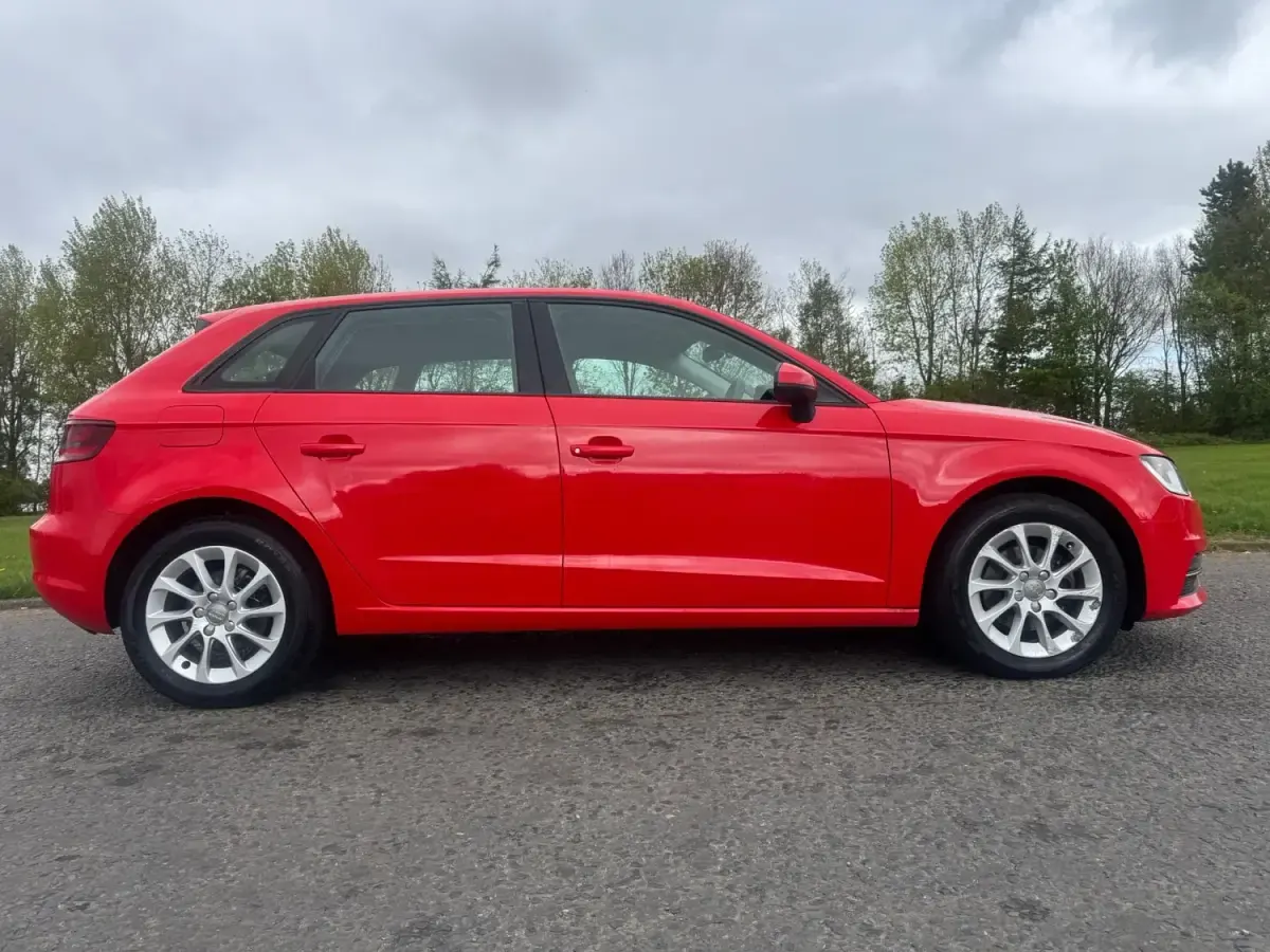 Używany Audi A3 Design 105 KM (77 kW) 2013 Czerwony Hatchback