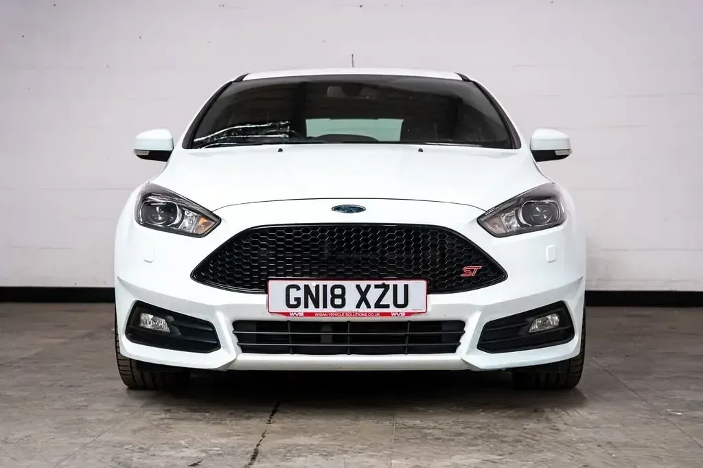 Used Ford Focus ST 185 HP (136 kW) 2018 White Hatchback