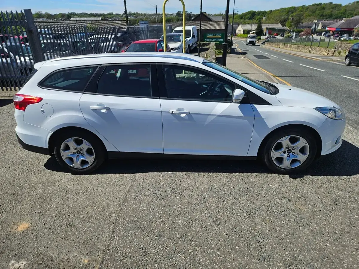 Used Ford Focus 2021 White Estate