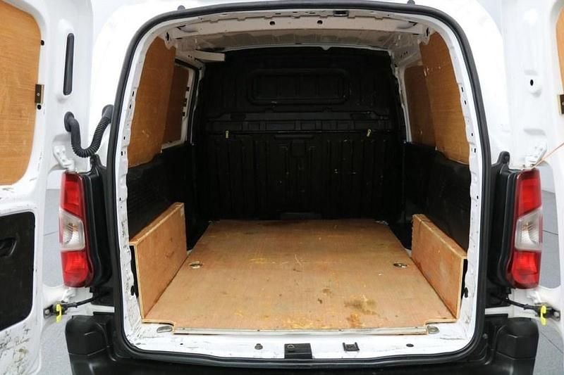 Used Peugeot Partner Premium 100 HP (73 kW) 2022 White MPV