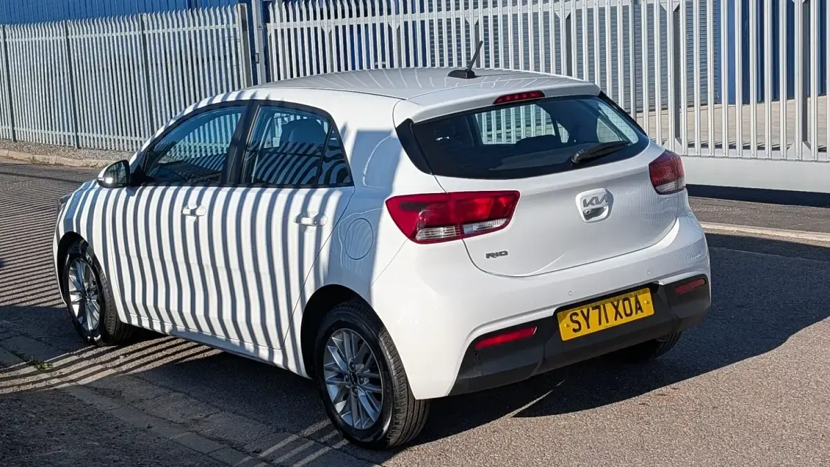 Used Kia Rio 101 HP (74 kW) 2022 White Hatchback
