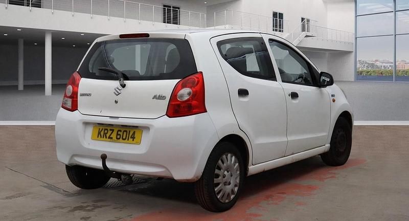 Used Suzuki Alto 2013 White Hatchback