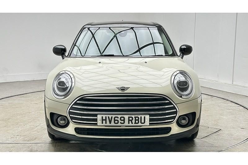 Used Mini Cooper Clubman Exclusive 136 HP (100 kW) 2019 Pepper white Estate