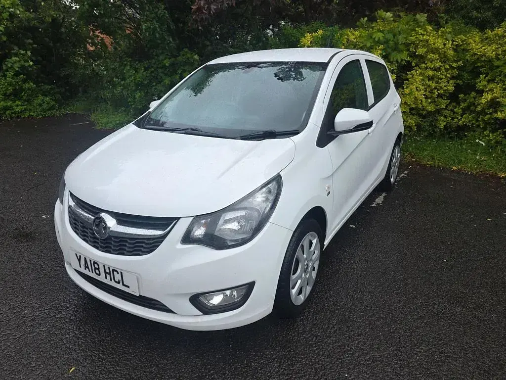 Used Vauxhall Viva 75 HP (55 kW) 2018 White Hatchback