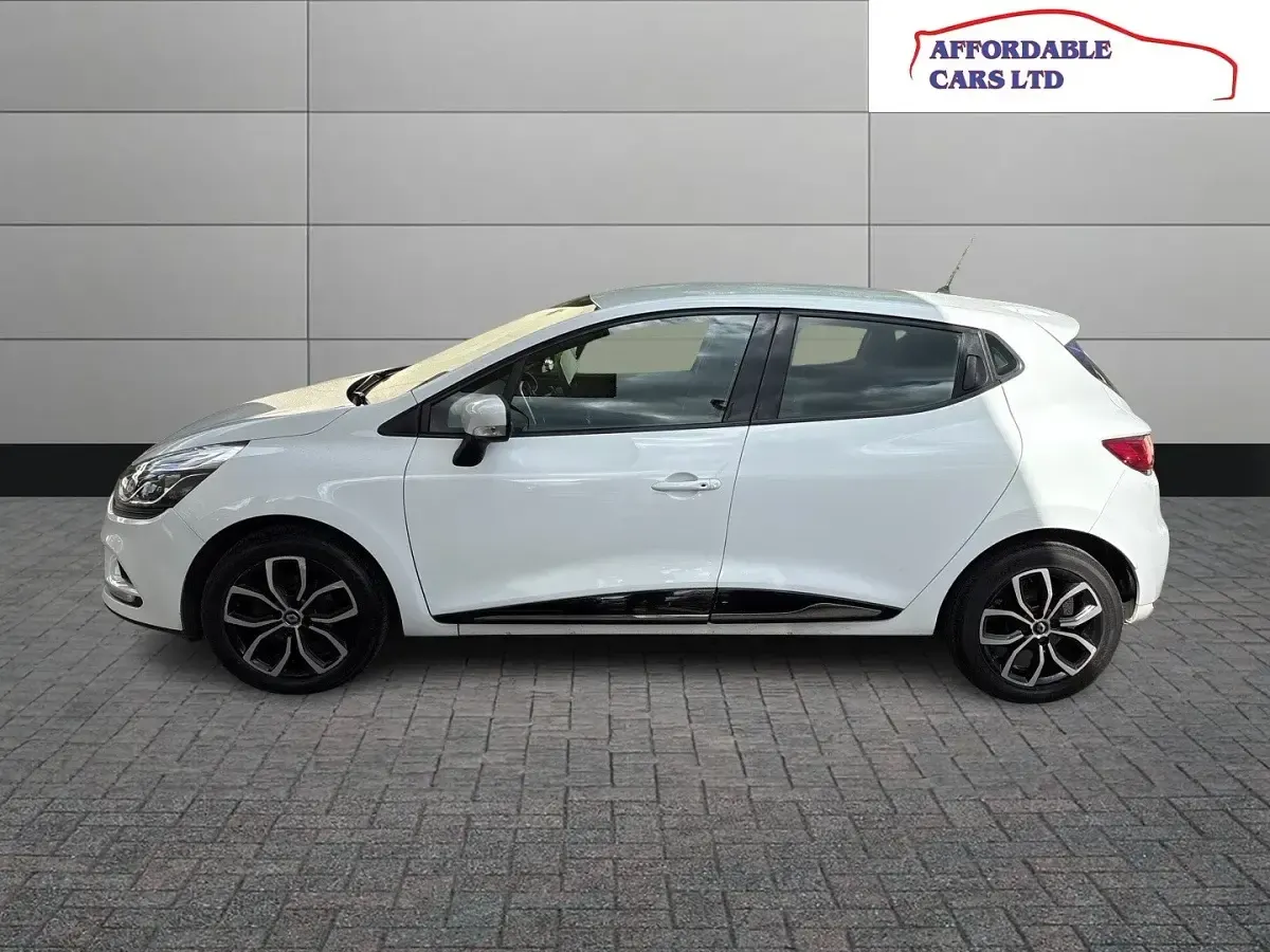 Used Renault Clio Play 2018 White Hatchback