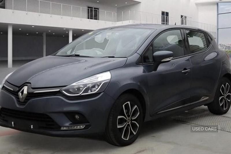 Used 2025 Renault Clio V Play Hatchback | £6,850 (Good price) - Image 1/1