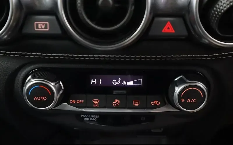 Used Nissan Juke N-Connecta 143 HP (105 kW) 2023 Grey SUV