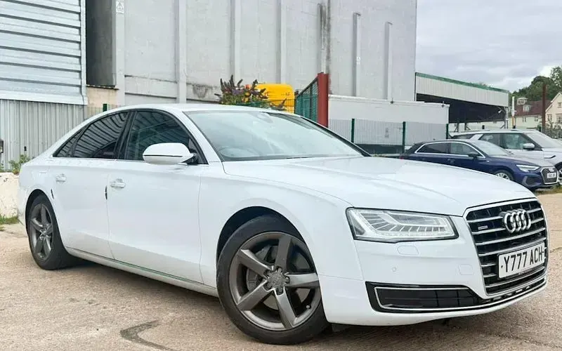 Used Audi A8 Advanced 258 HP (189 kW) 2015 Sedan