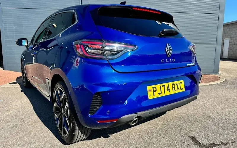 Used Renault Clio Techno 90 HP (66 kW) 2024 Blue Hatchback