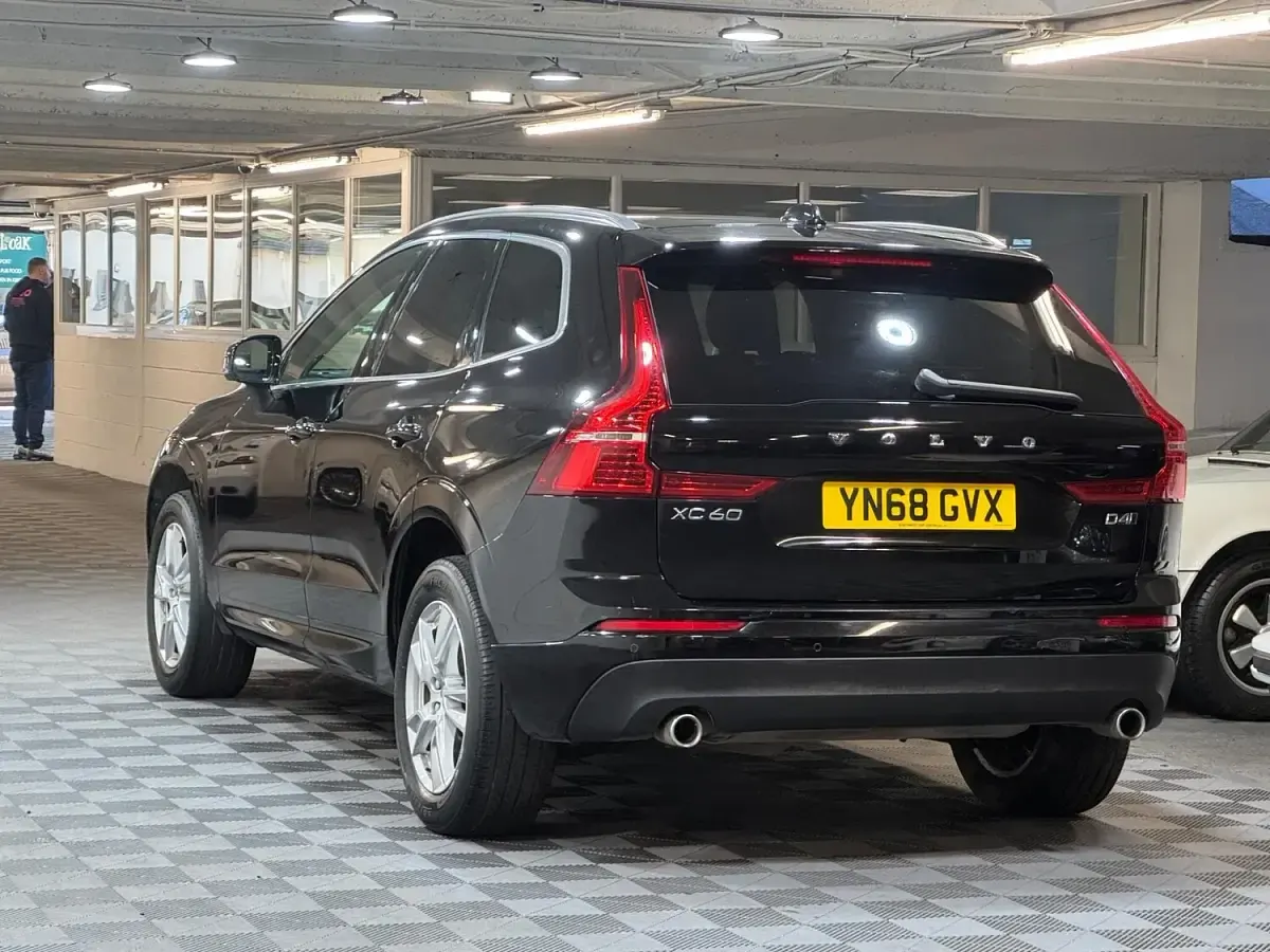 Used Volvo XC60 Momentum 190 HP (139 kW) 2018 Black SUV