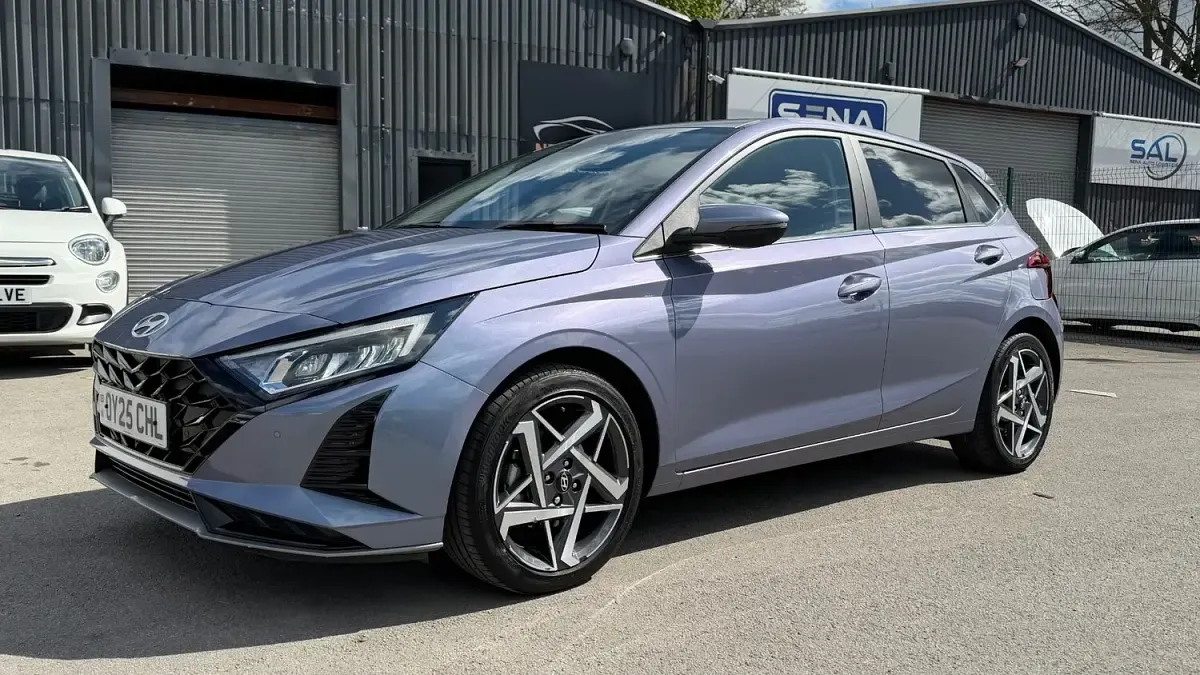 Used Hyundai i20 Premium 90 HP (66 kW) 2025 Blue Hatchback