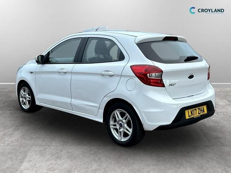 Used Ford Ka Plus Zetec 70 HP (51 kW) 2017 White Hatchback