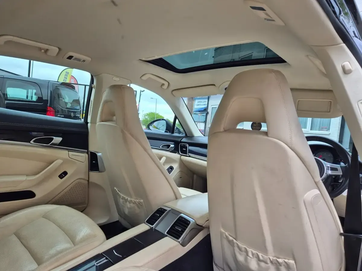 Used Porsche Panamera 420 HP (308 kW) 2014 Black Hatchback