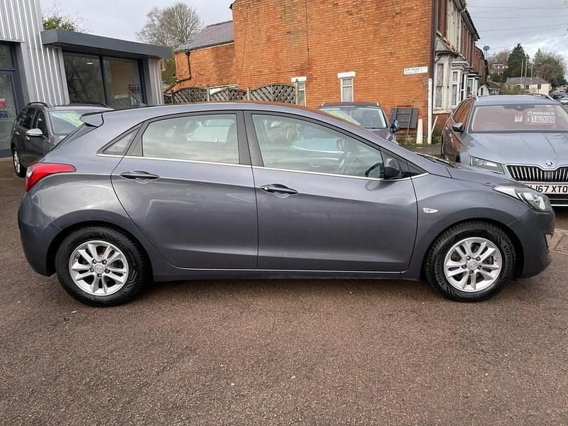 Used Hyundai i30 SE 110 HP (80 kW) 2015 Grey Hatchback