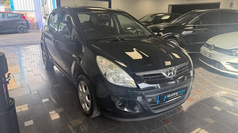 Black Used 2011 Hyundai i20 Comfort Hatchback | £1,795 (Good price) - Image 1/4