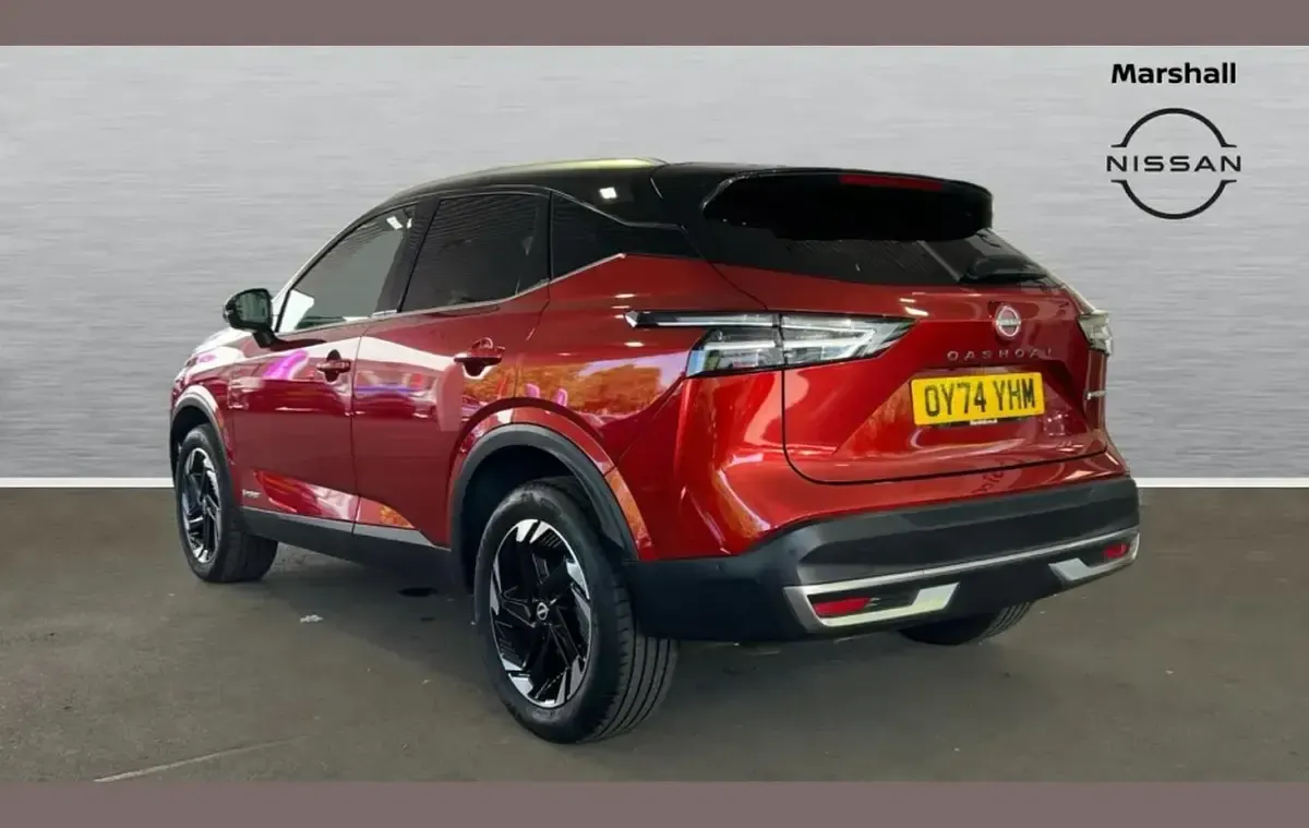 Used Nissan Qashqai N-Connecta 190 HP (139 kW) 2016 Red SUV