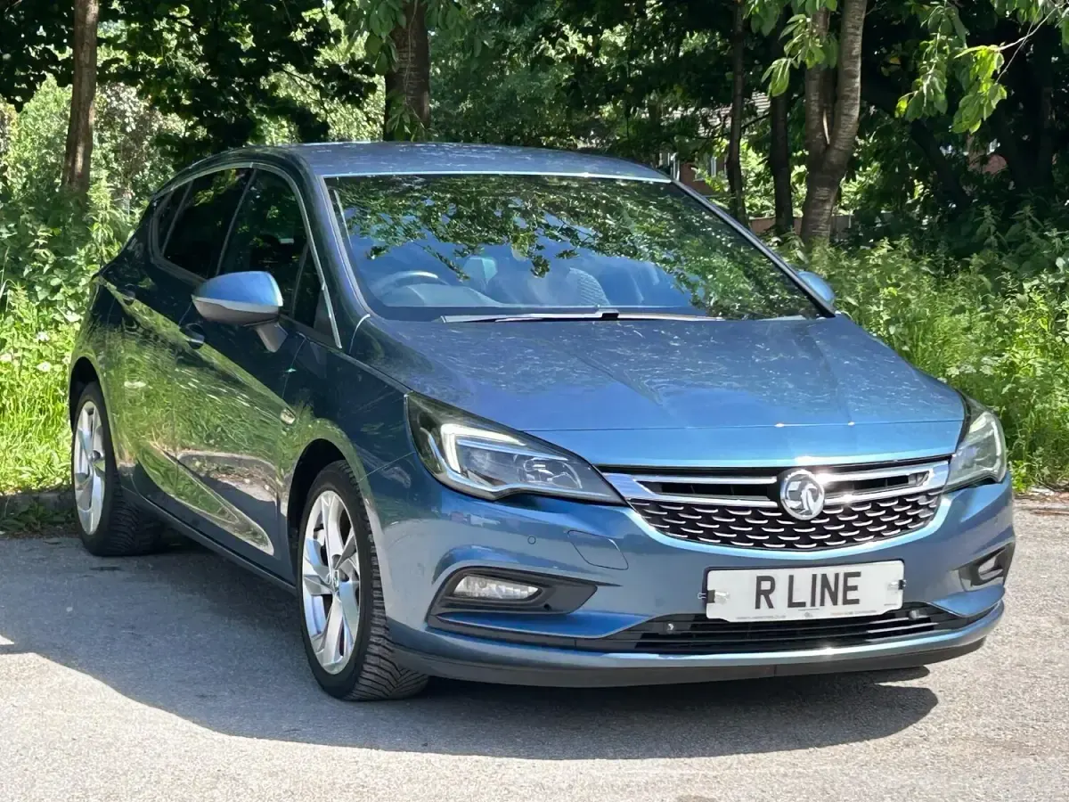 Used Vauxhall Astra SRi 136 HP (100 kW) 2016 Blue Hatchback