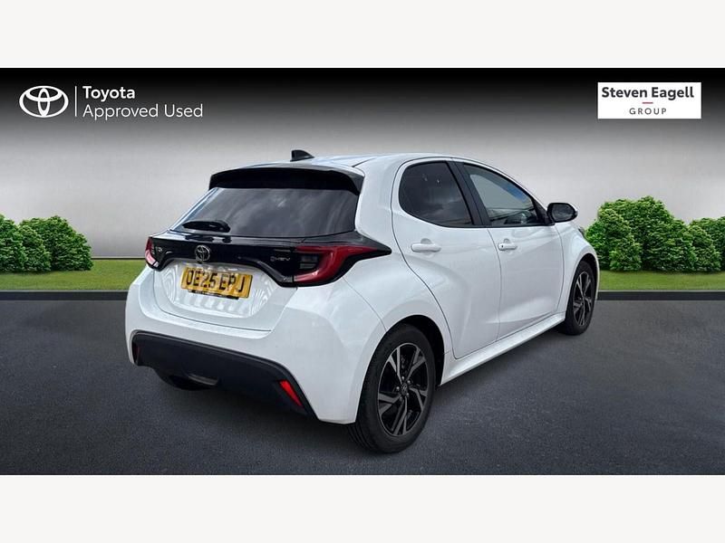 Used Toyota Yaris Hybrid Design 2025 White Hatchback