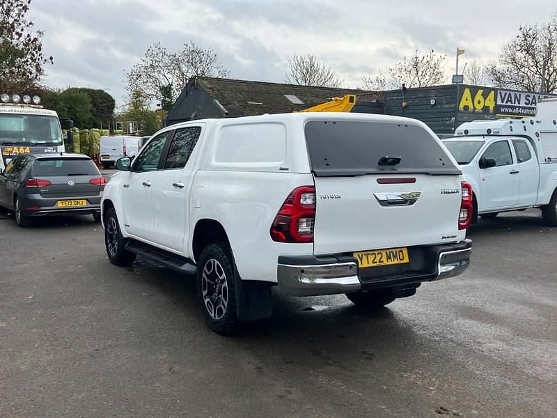 Second-hand Toyota HiLux 201 CP (147 kW) 2022 Alb Pickup