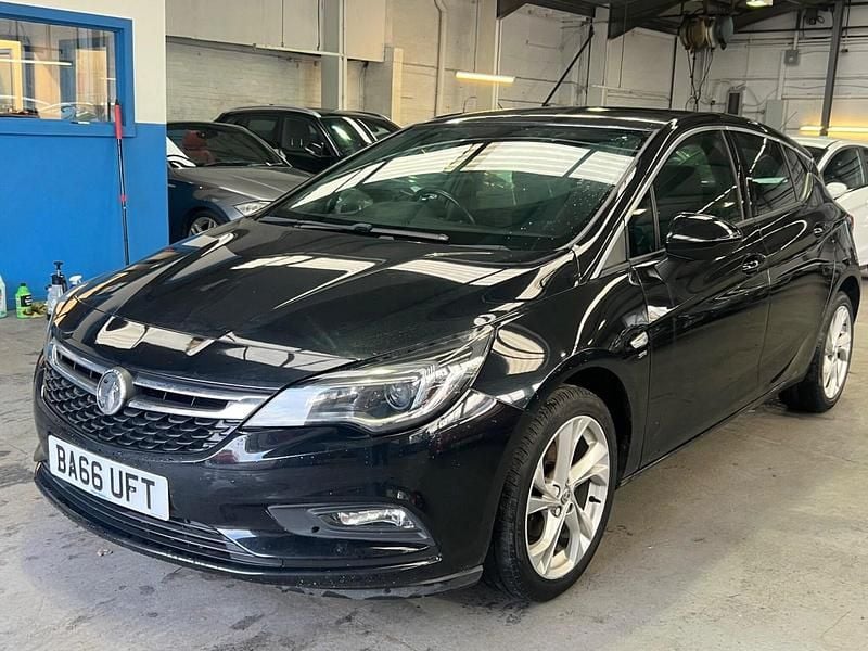 Used Vauxhall Astra SRi 150 HP (110 kW) 2017 Black Hatchback