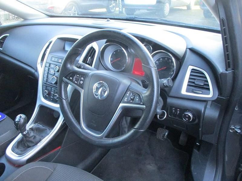 Used Vauxhall Astra Active 100 HP (73 kW) 2012 Grey Hatchback