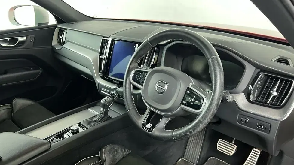 Used Volvo XC60 R-Design Pro 247 HP (181 kW) 2019 Red SUV
