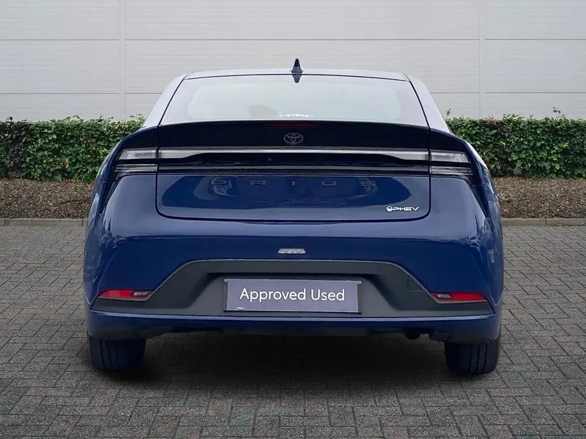 Used Toyota Prius Design 2025 Blue Hatchback