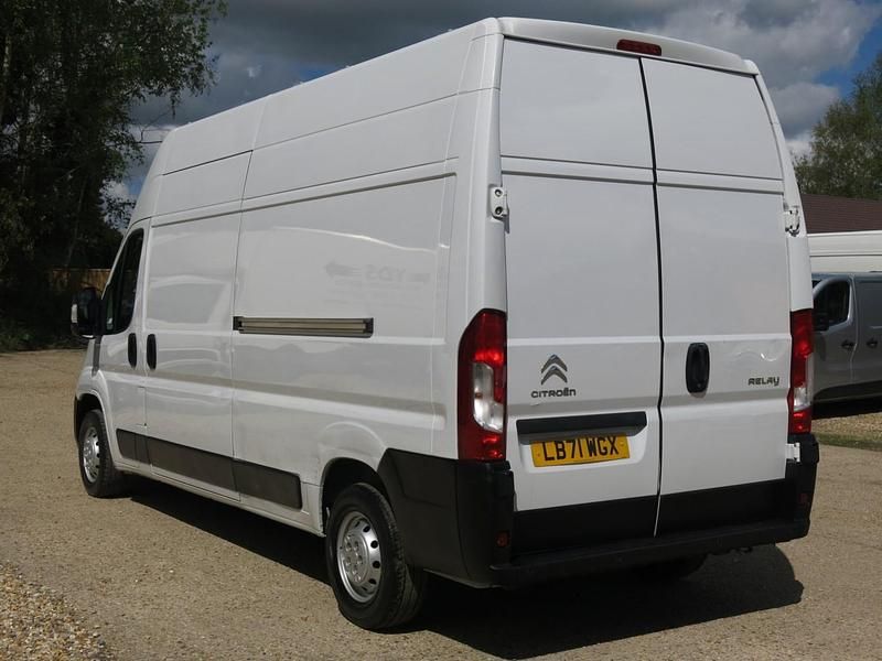 Usado Citroën Relay 140 HP (102 kW) 2022 Branco Van